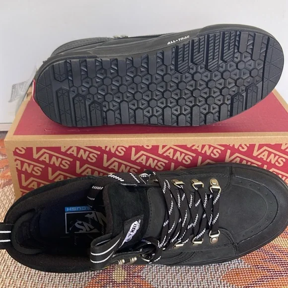 Vans WMNS Sk8-Hi Dr Mte-2
Black
VN0009QMBLA
Boots Sneakers - Picture 4 of 16